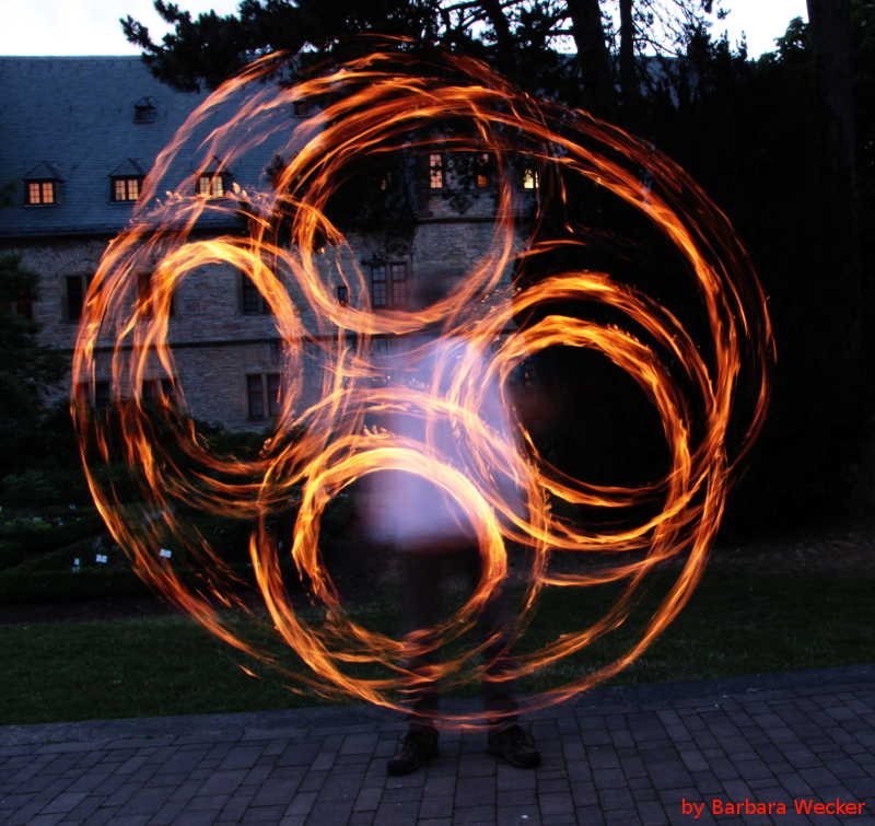 Poi-flower (Blumenmuster in Langzeitbelichtung)