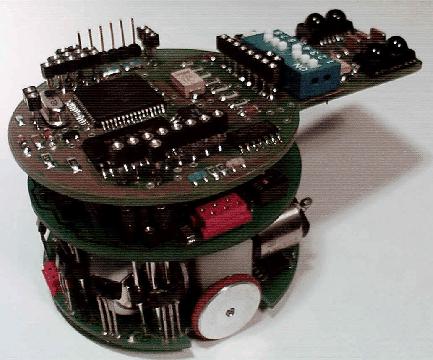 Das Modul auf einem Roboter von vorne